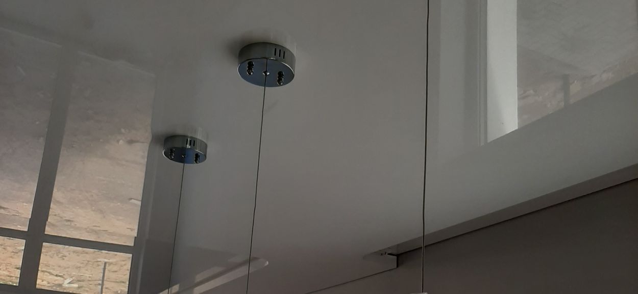 Blizgios įtempiamos lubos