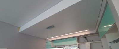 Kelių lygių įtempiamos lubos